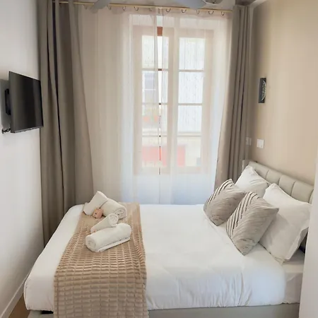 Luxury I Designer Duplex Near Bastille * Parijs