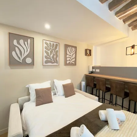 Luxury I Designer Duplex Near Bastille * Parijs