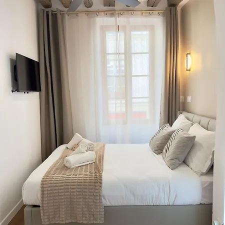 Luxury I Designer Duplex Near Bastille *