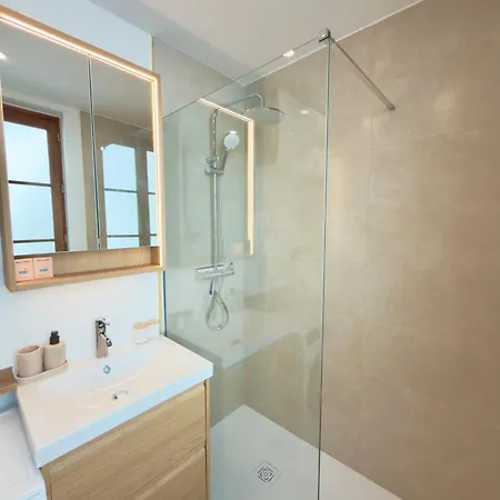 Luxury I Designer Duplex Near Bastille * Parijs